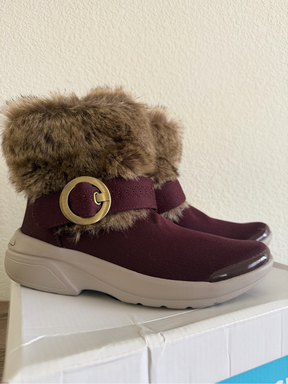 Bzees Ooolala Burgundy Washable Faux Fur Bootie Women’s 7.5 M
